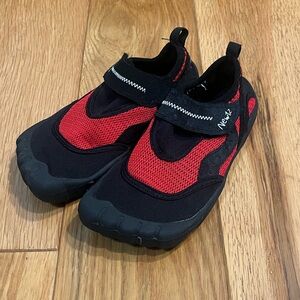 Newtz Kids Black and Red Water Shoes Size 11/12